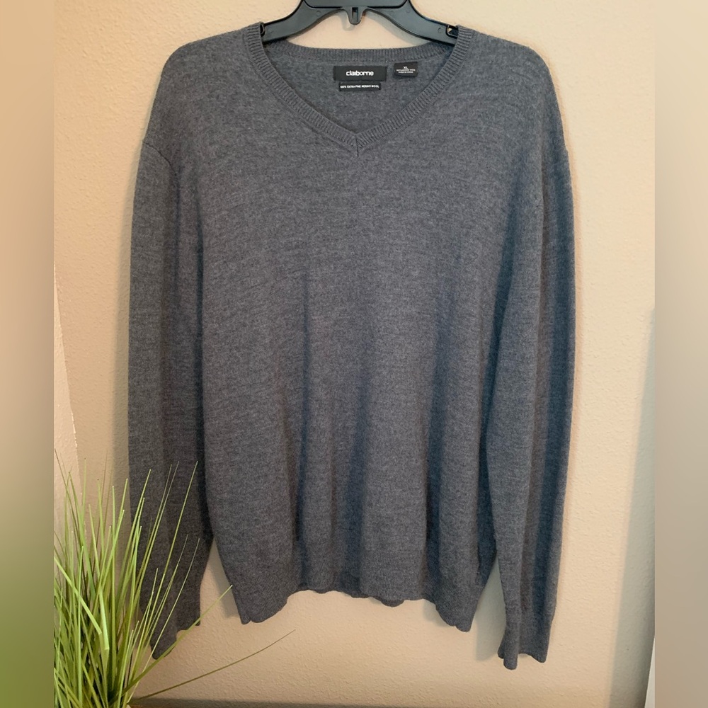 Claiborne Men’s sweater. Gray. Size XL.